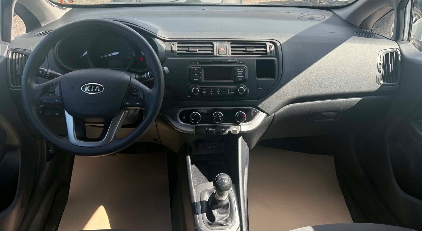 Hvid Kia Rio fra 2012