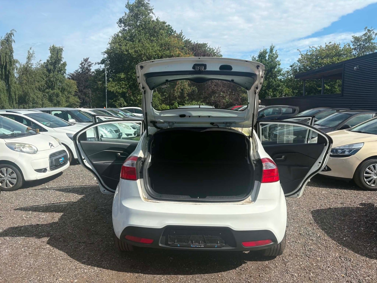 Hvid Kia Rio fra 2012