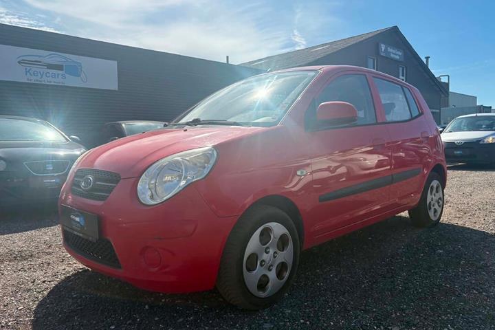 Rød Kia Picanto fra 2013 set udefra