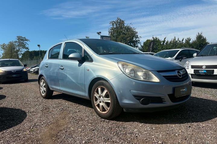 Blå Opel Corsa fra 2008