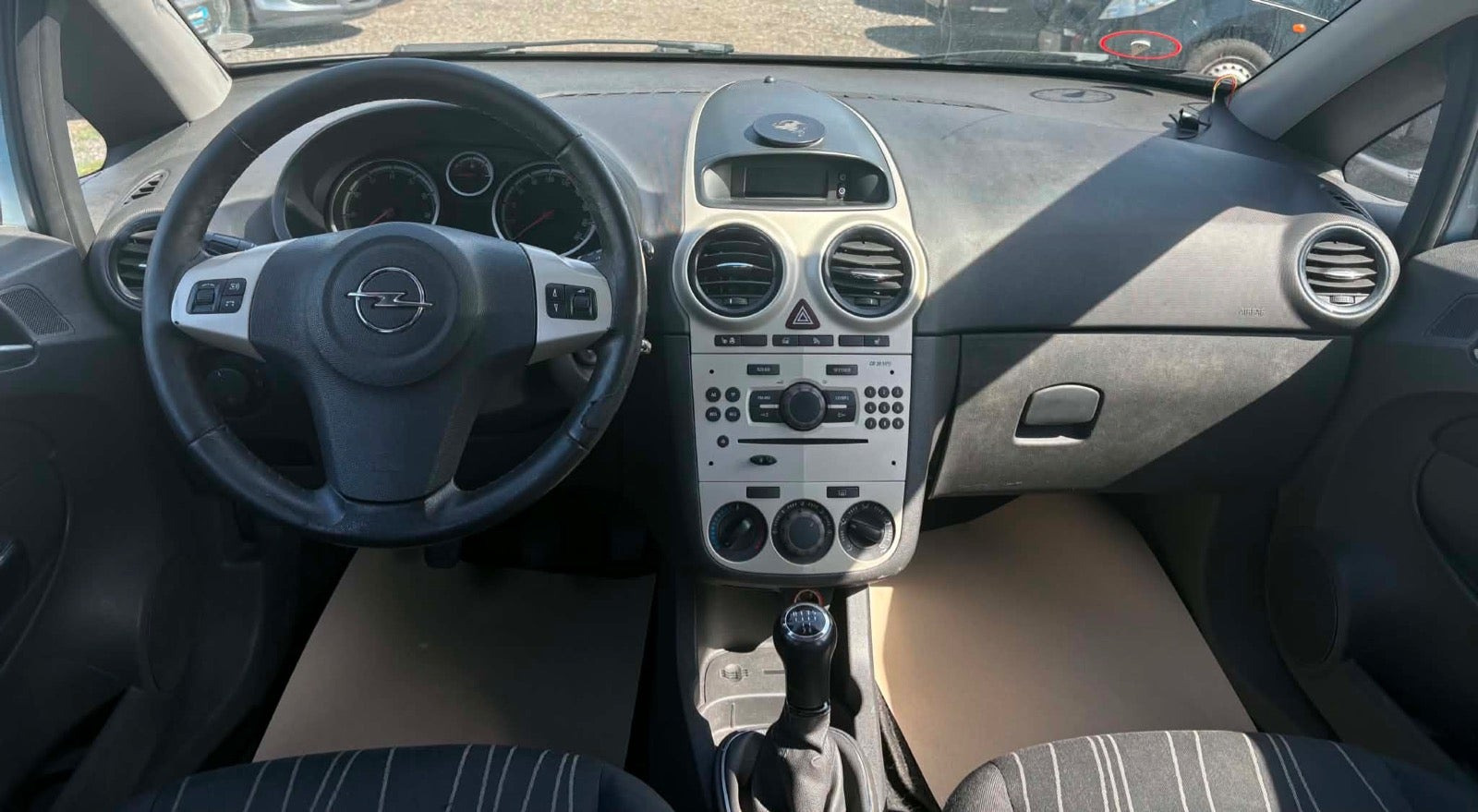 Blå Opel Corsa fra 2008