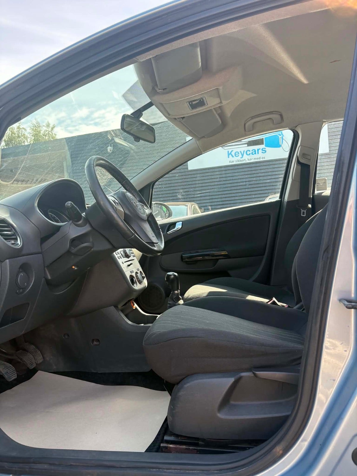 Blå Opel Corsa fra 2008