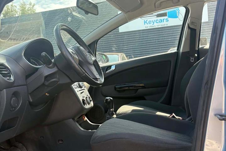 Blå Opel Corsa fra 2008