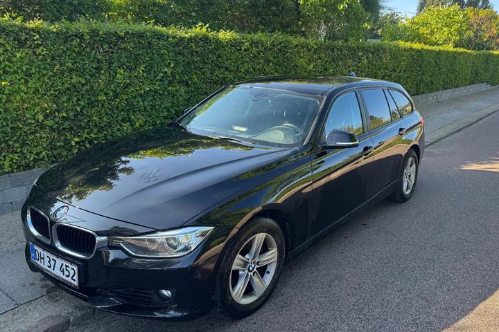 Sort BMW 320d fra 2015
