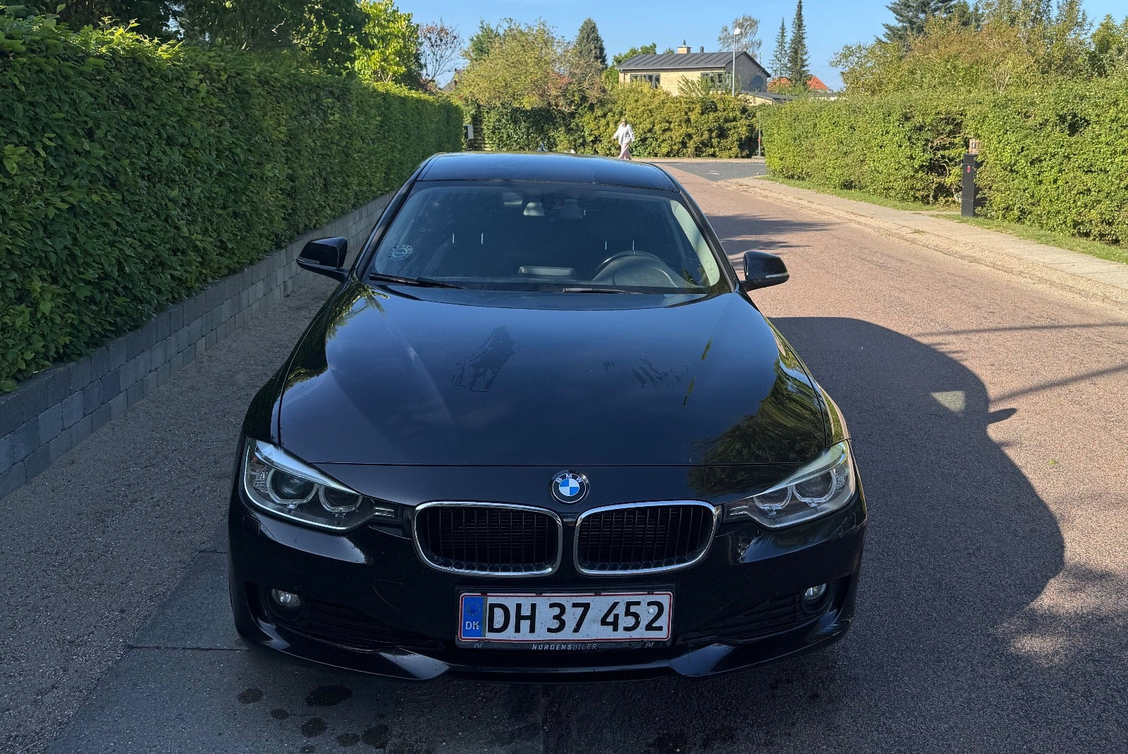 Sort BMW 320d fra 2015