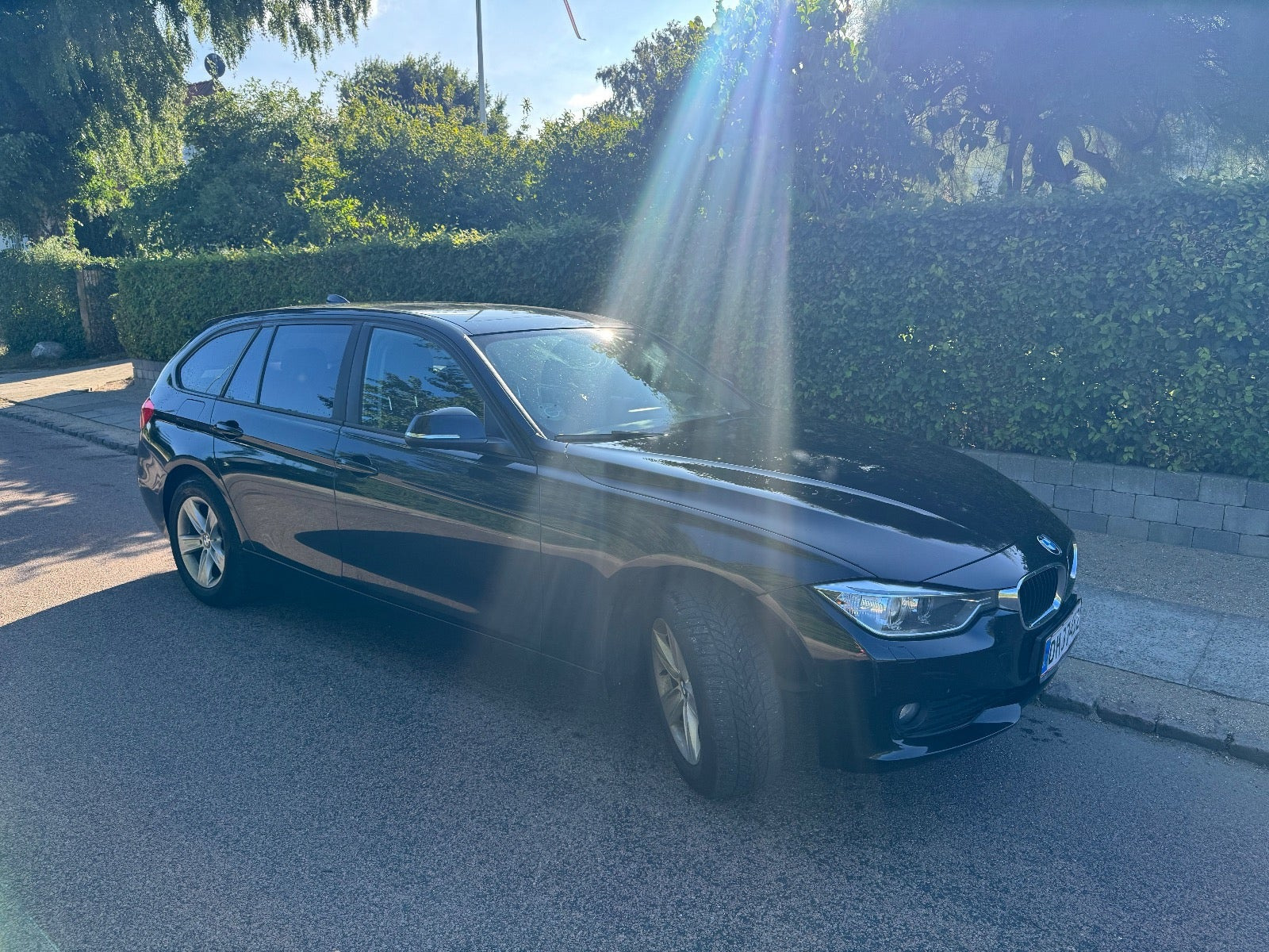 Sort BMW 320d fra 2015
