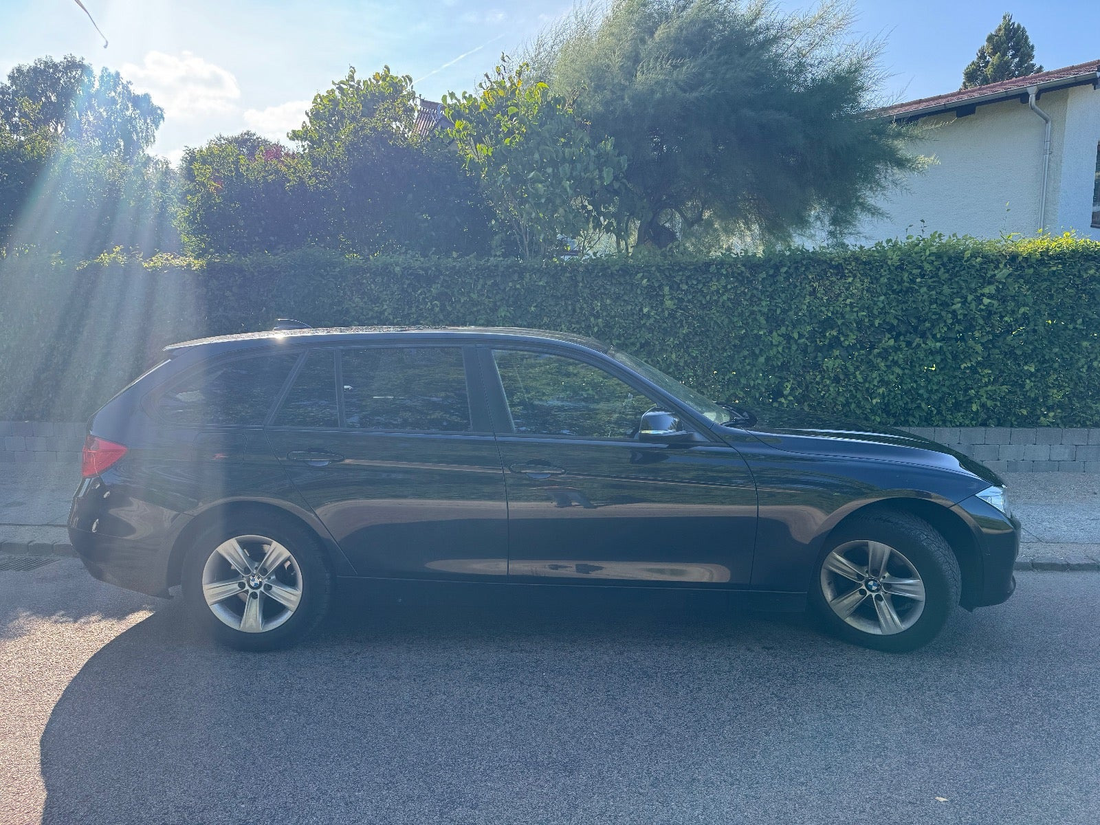 Sort BMW 320d fra 2015