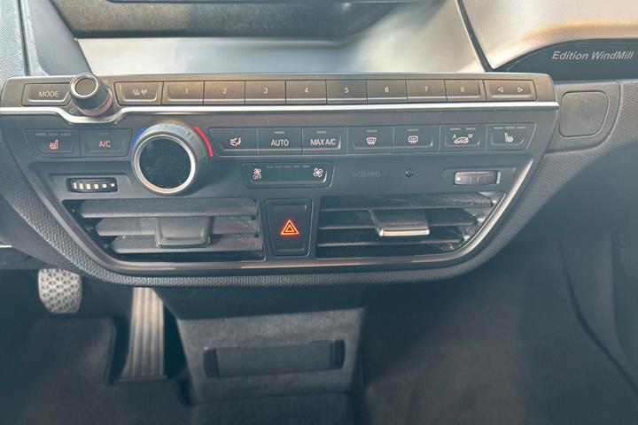 Blå BMW i3 fra 2021