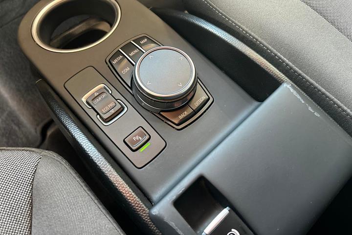 Blå BMW i3 fra 2021