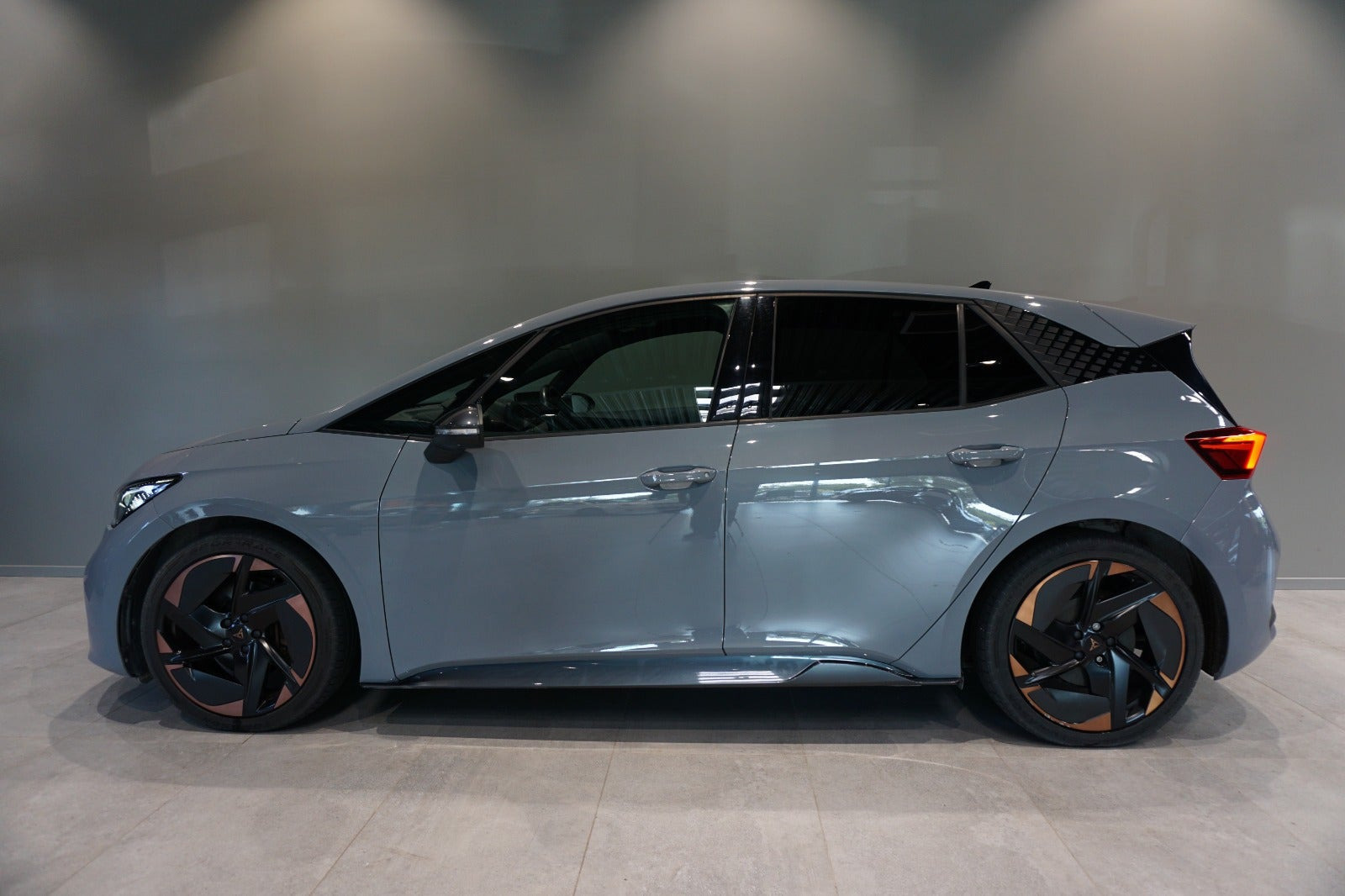 Grå Cupra Born fra 2022