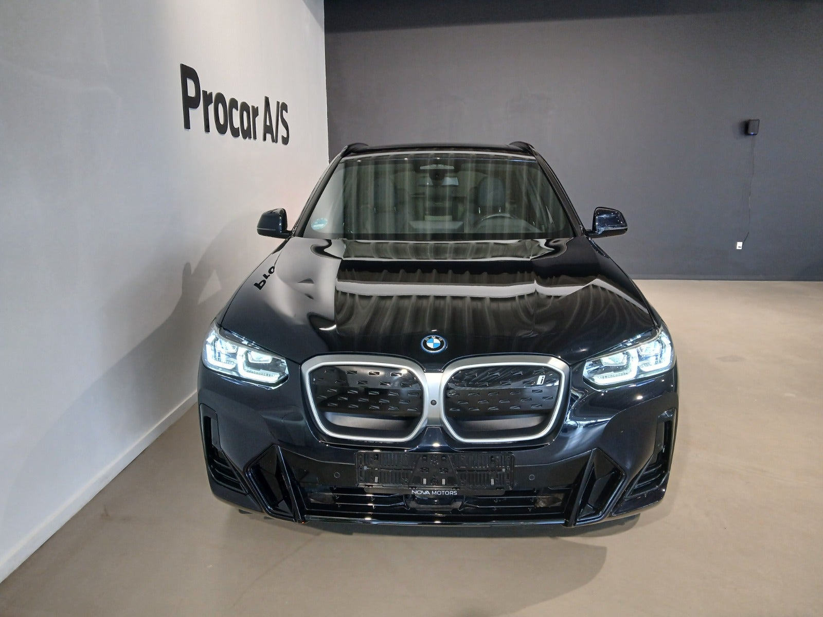 Blå BMW iX3 fra 2024