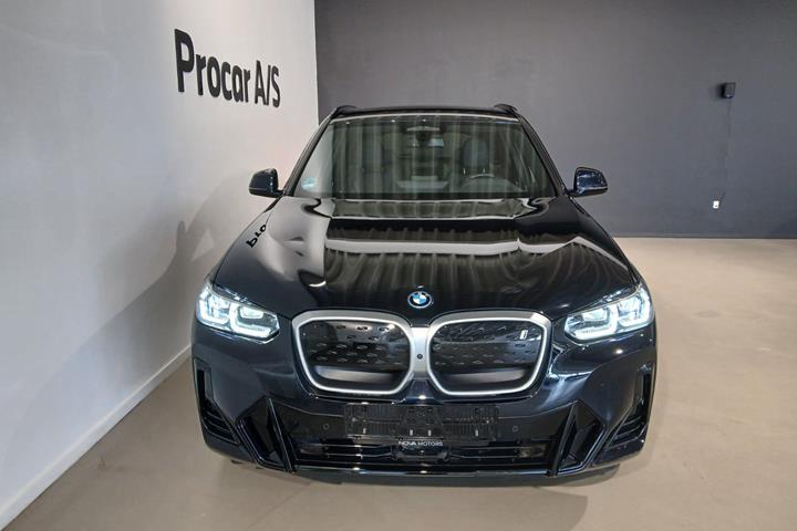 Blå BMW iX3 fra 2024
