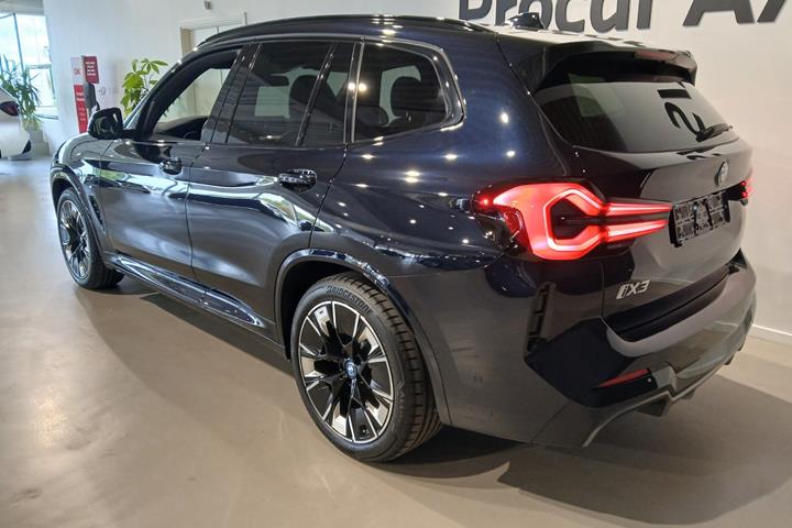 Blå BMW iX3 fra 2024