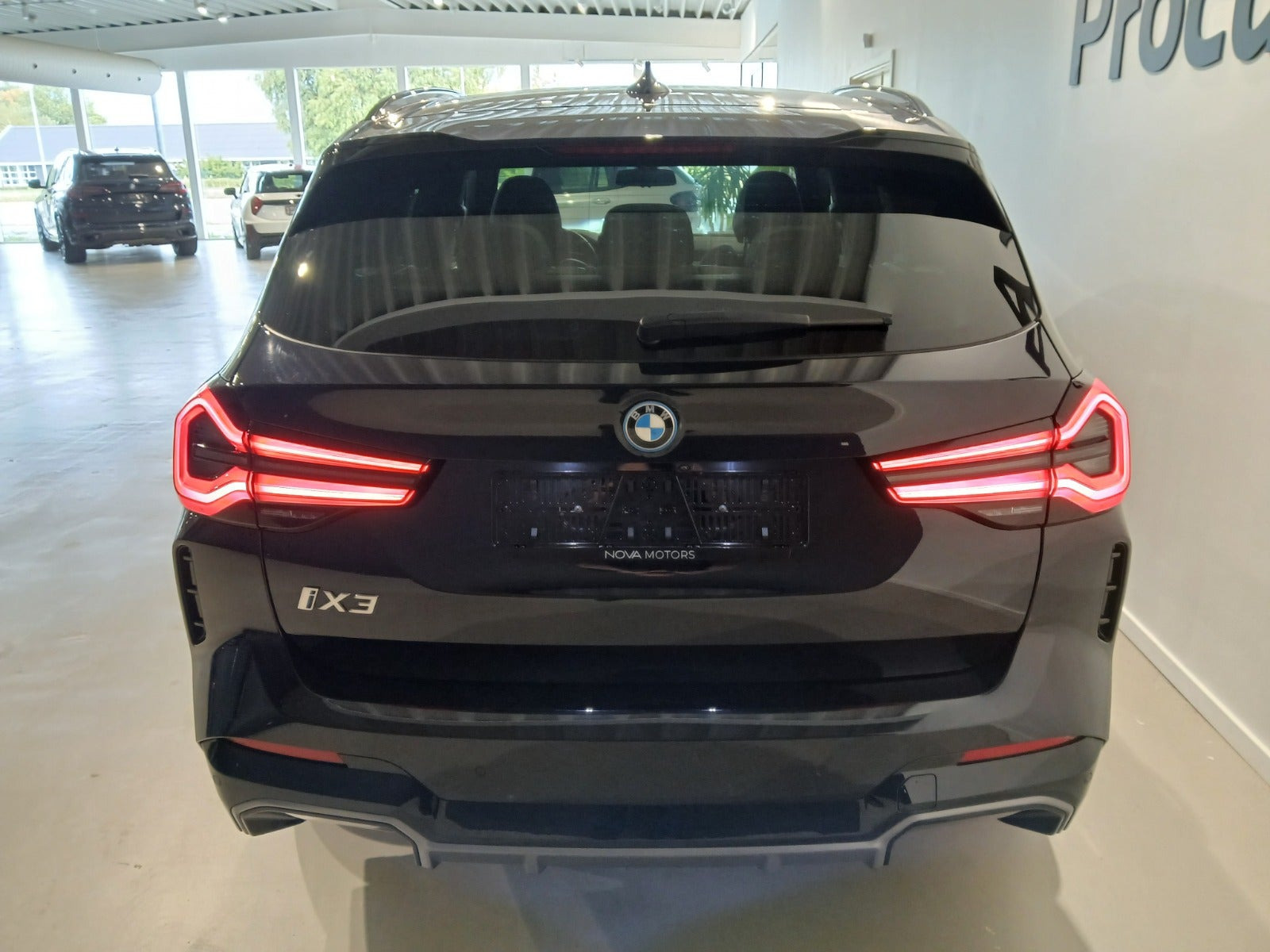 Blå BMW iX3 fra 2024