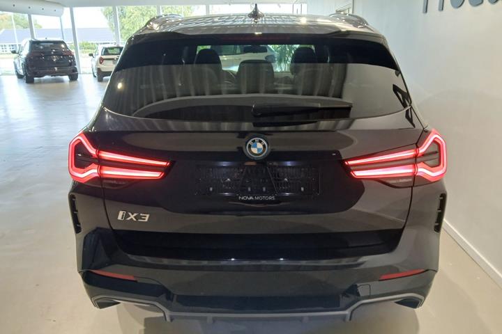 Blå BMW iX3 fra 2024