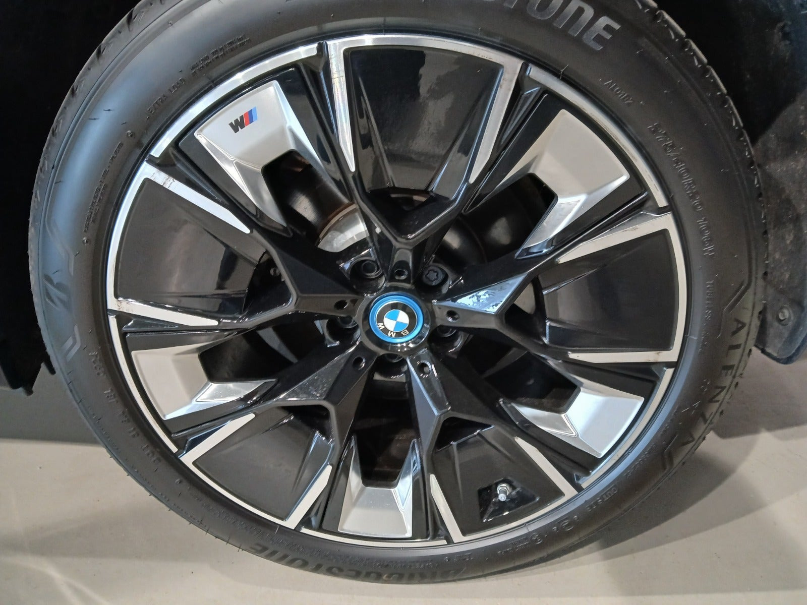 Blå BMW iX3 fra 2024