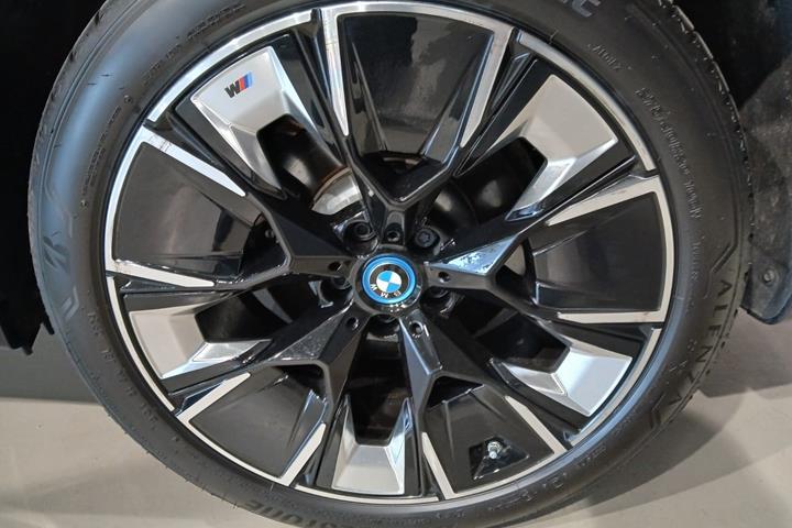 Blå BMW iX3 fra 2024