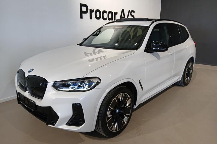Hvid BMW iX3 fra 2023