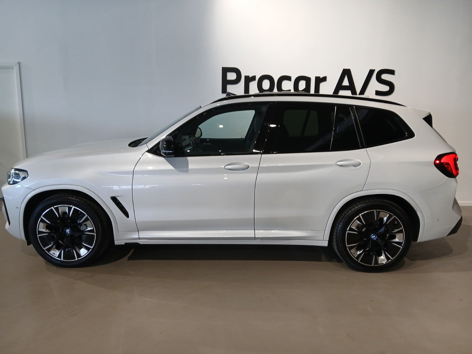 Hvid BMW iX3 fra 2023