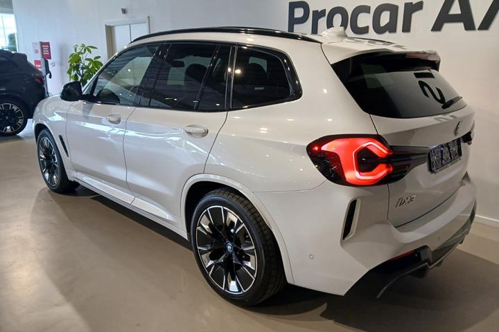 Hvid BMW iX3 fra 2023