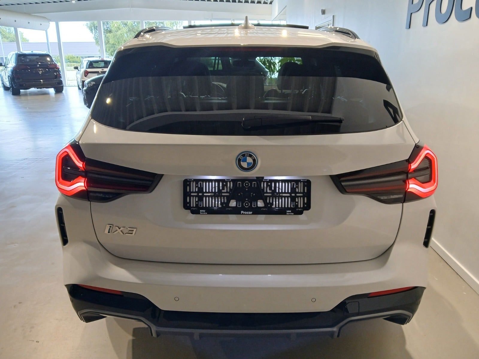 Hvid BMW iX3 fra 2023