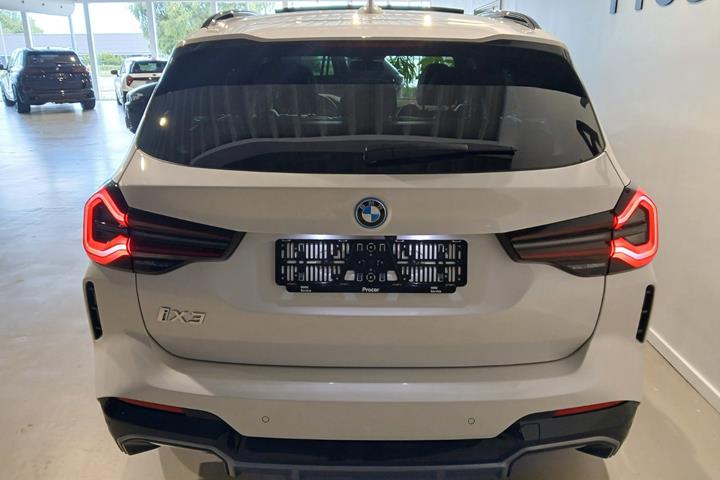 Hvid BMW iX3 fra 2023