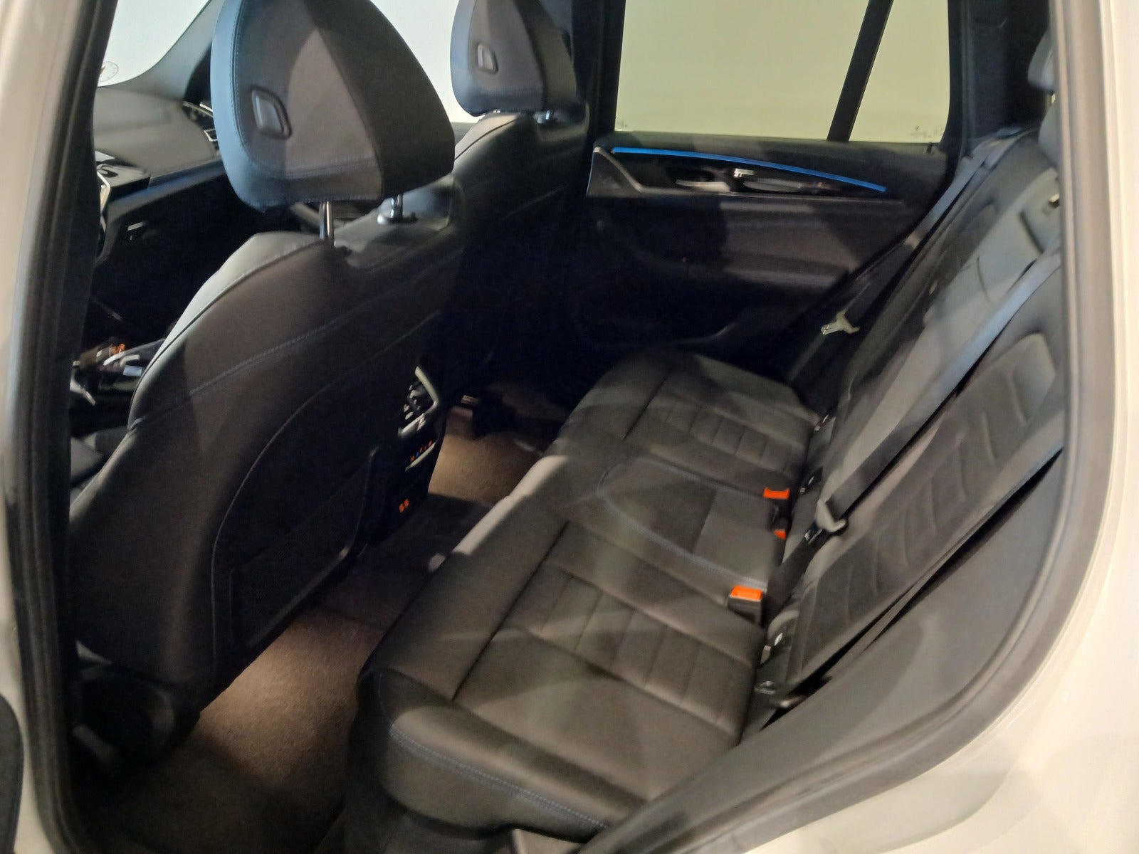 Hvid BMW iX3 fra 2023
