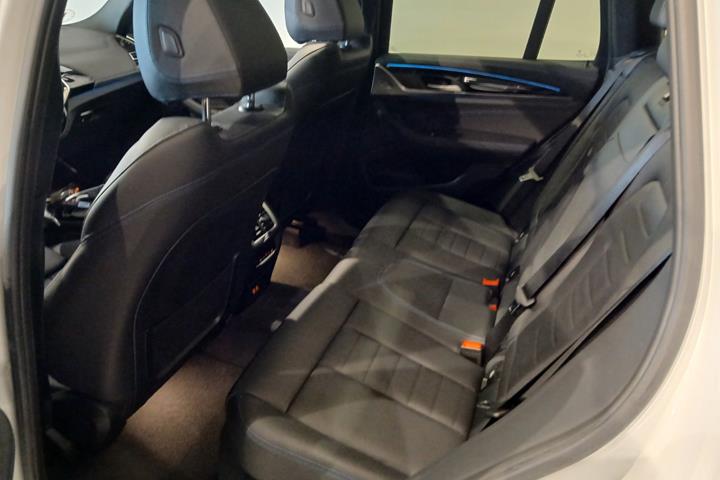 Hvid BMW iX3 fra 2023