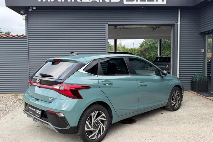 Grøn Hyundai i20 fra 2024