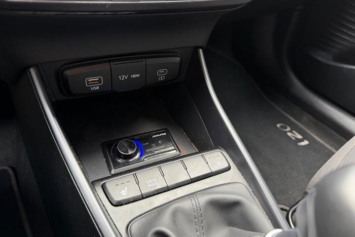 Grøn Hyundai i20 fra 2024