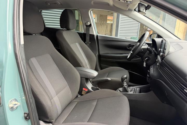 Grøn Hyundai i20 fra 2024
