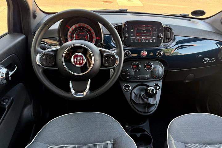 Blå Fiat 500 fra 2020