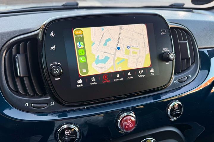Blå Fiat 500 fra 2020
