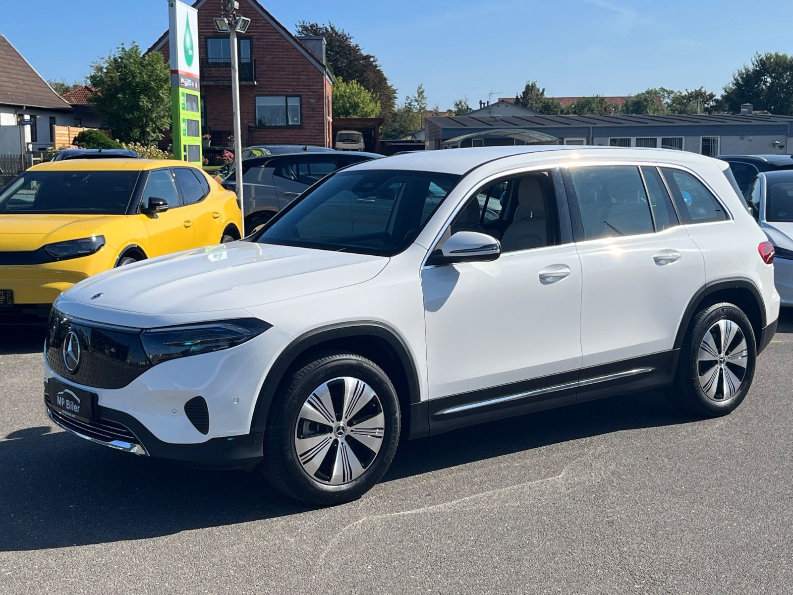 Hvid Mercedes EQB250+ fra 2024