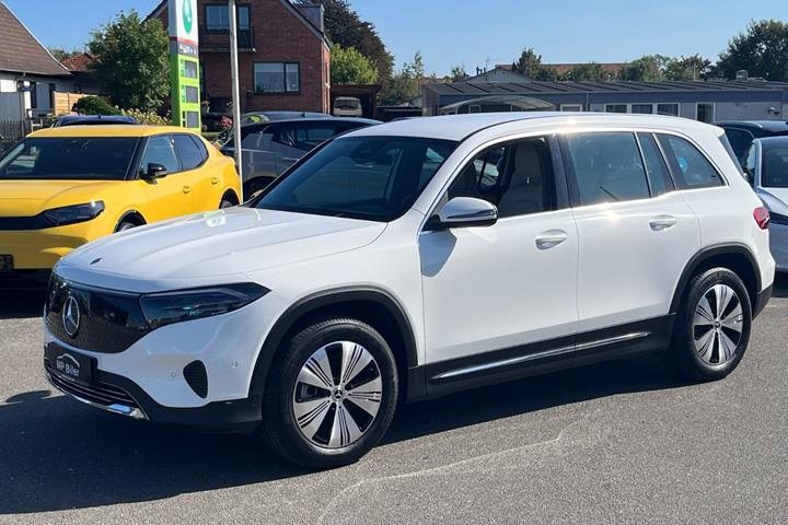 Hvid Mercedes EQB250+ fra 2024