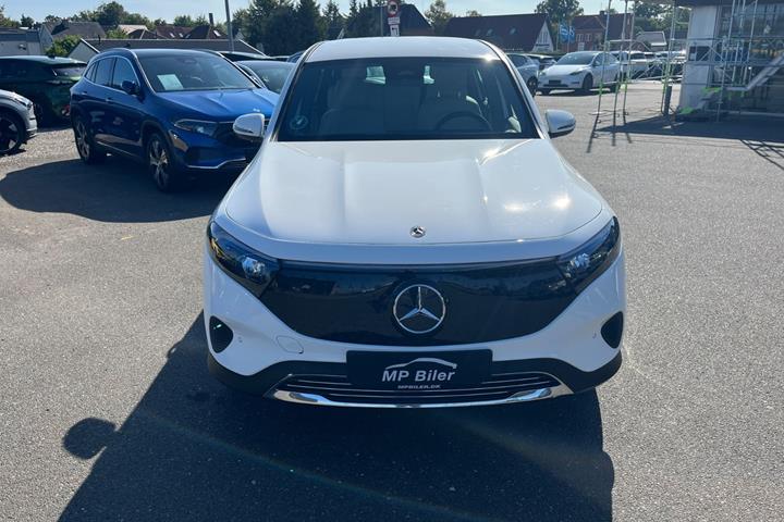 Hvid Mercedes EQB250+ fra 2024