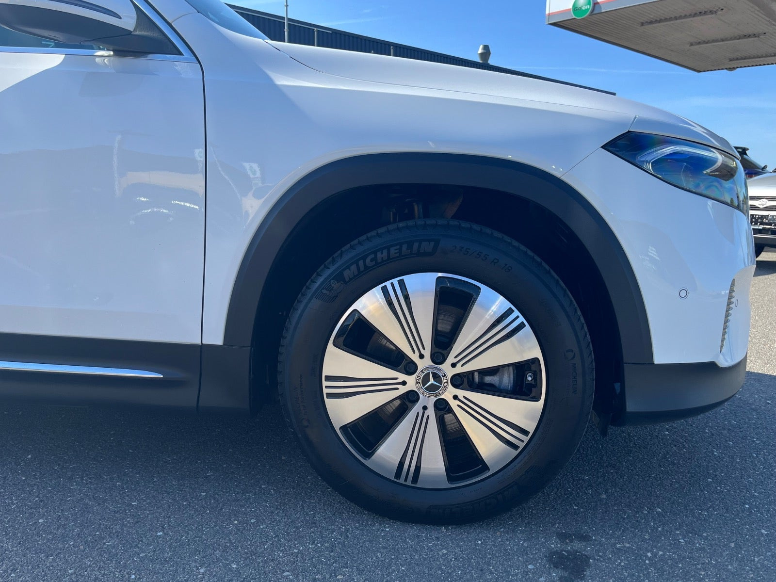 Hvid Mercedes EQB250+ fra 2024