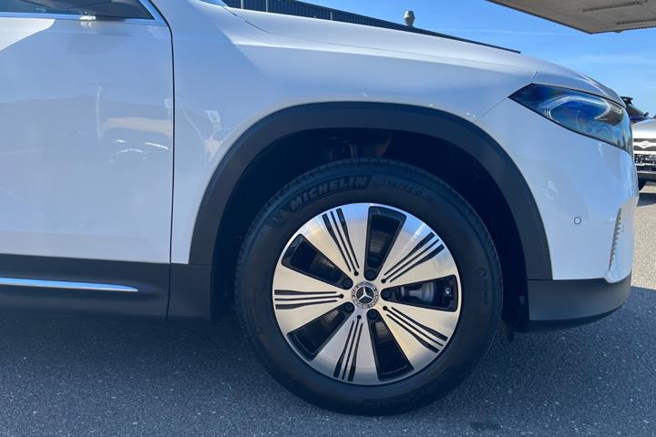 Hvid Mercedes EQB250+ fra 2024