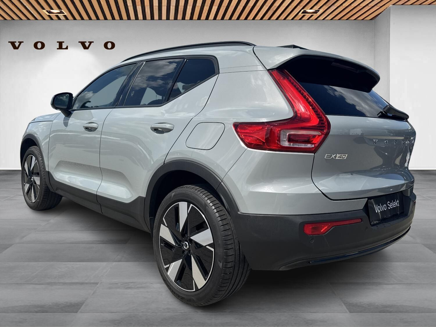 Grå Volvo EX40 fra 2025