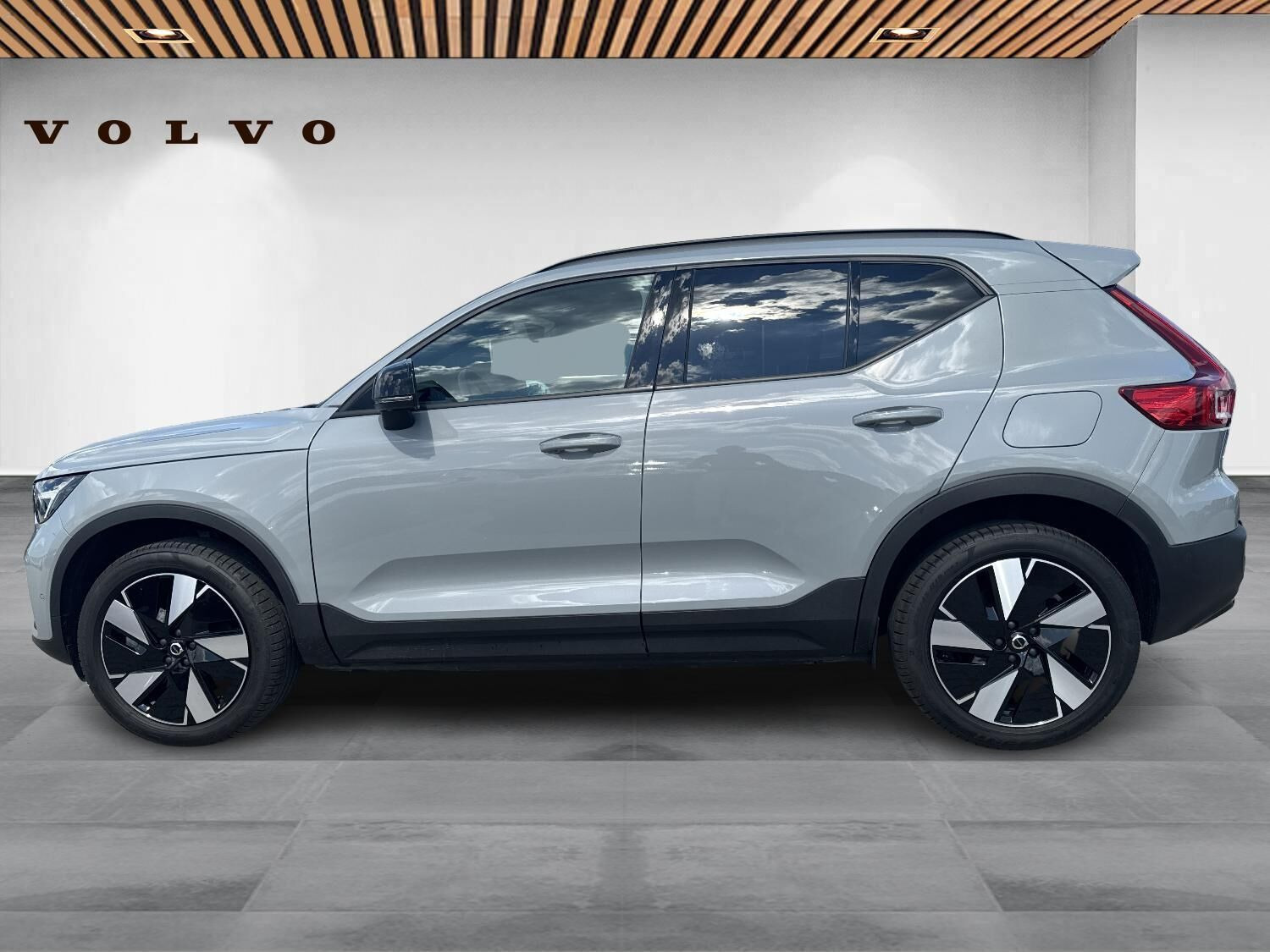 Grå Volvo EX40 fra 2025