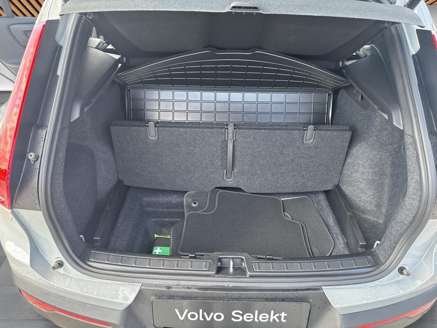 Grå Volvo EX40 fra 2025