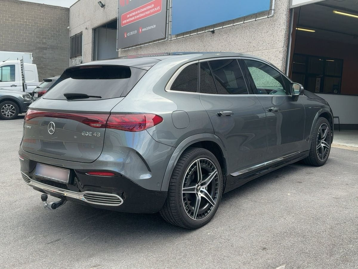 Rød Mercedes EQE43 SUV fra 2024