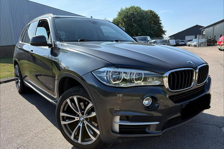 Grå BMW X5 fra 2015