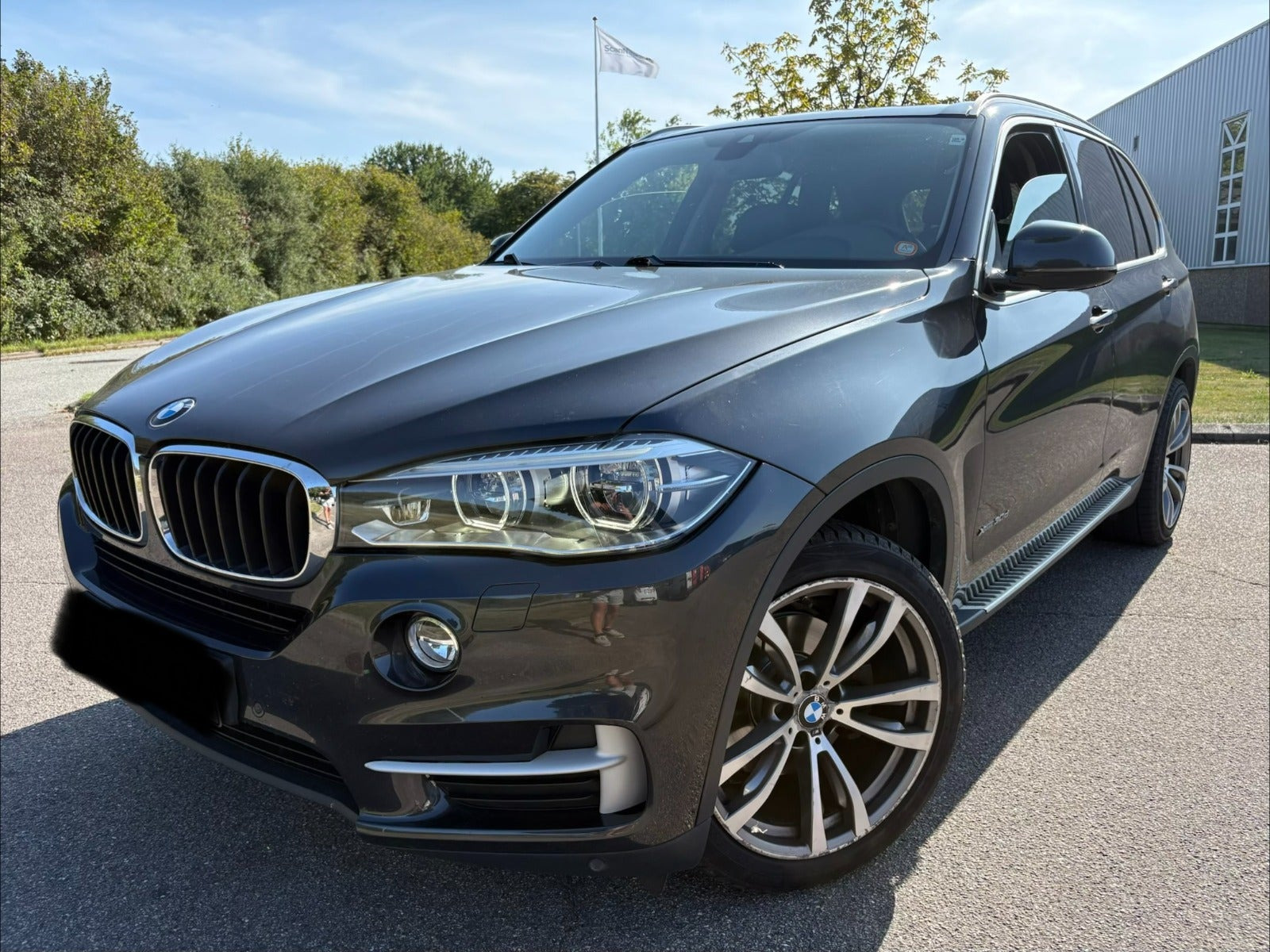 Grå BMW X5 fra 2015