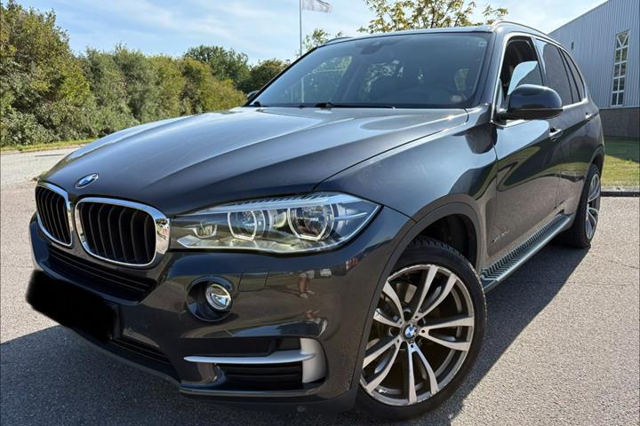 Grå BMW X5 fra 2015