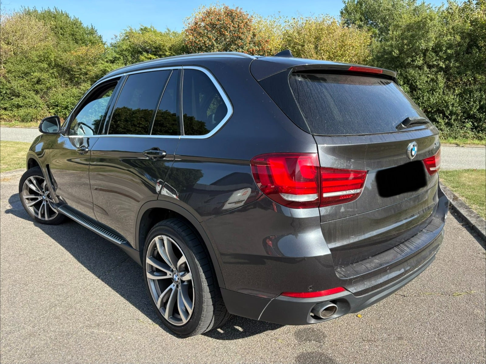 Grå BMW X5 fra 2015