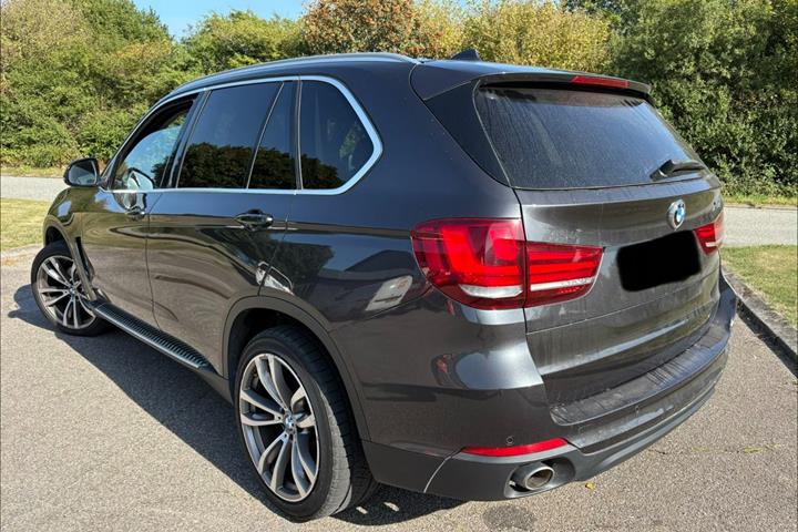 Grå BMW X5 fra 2015