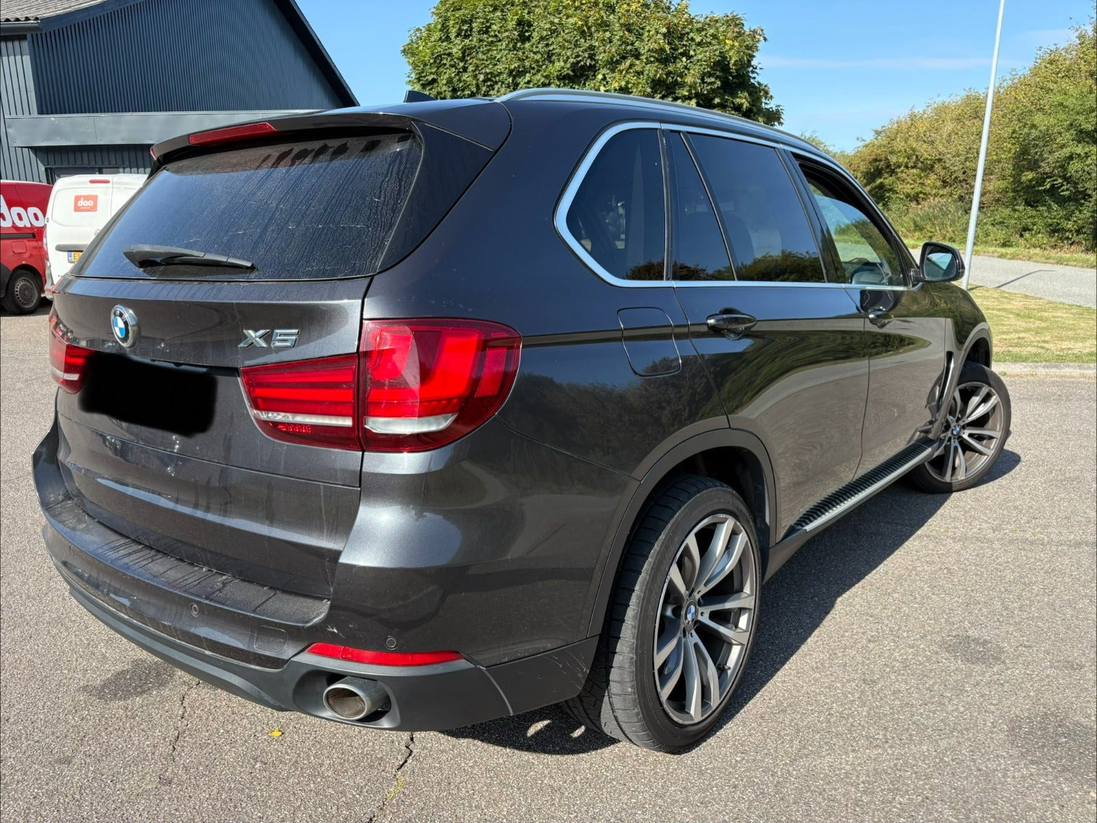 Grå BMW X5 fra 2015