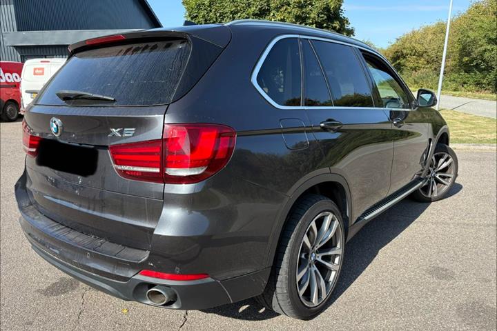 Grå BMW X5 fra 2015