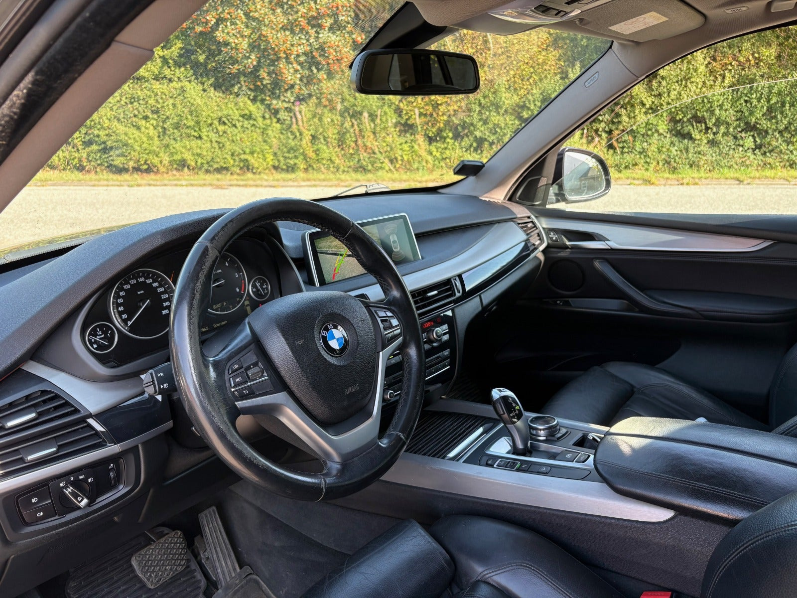 Grå BMW X5 fra 2015